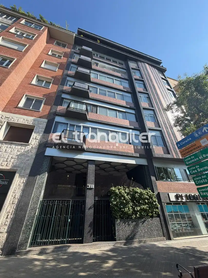 Vista exterior de Pis de lloguer en Madrid amb Parquet, Moblat i Rentadora