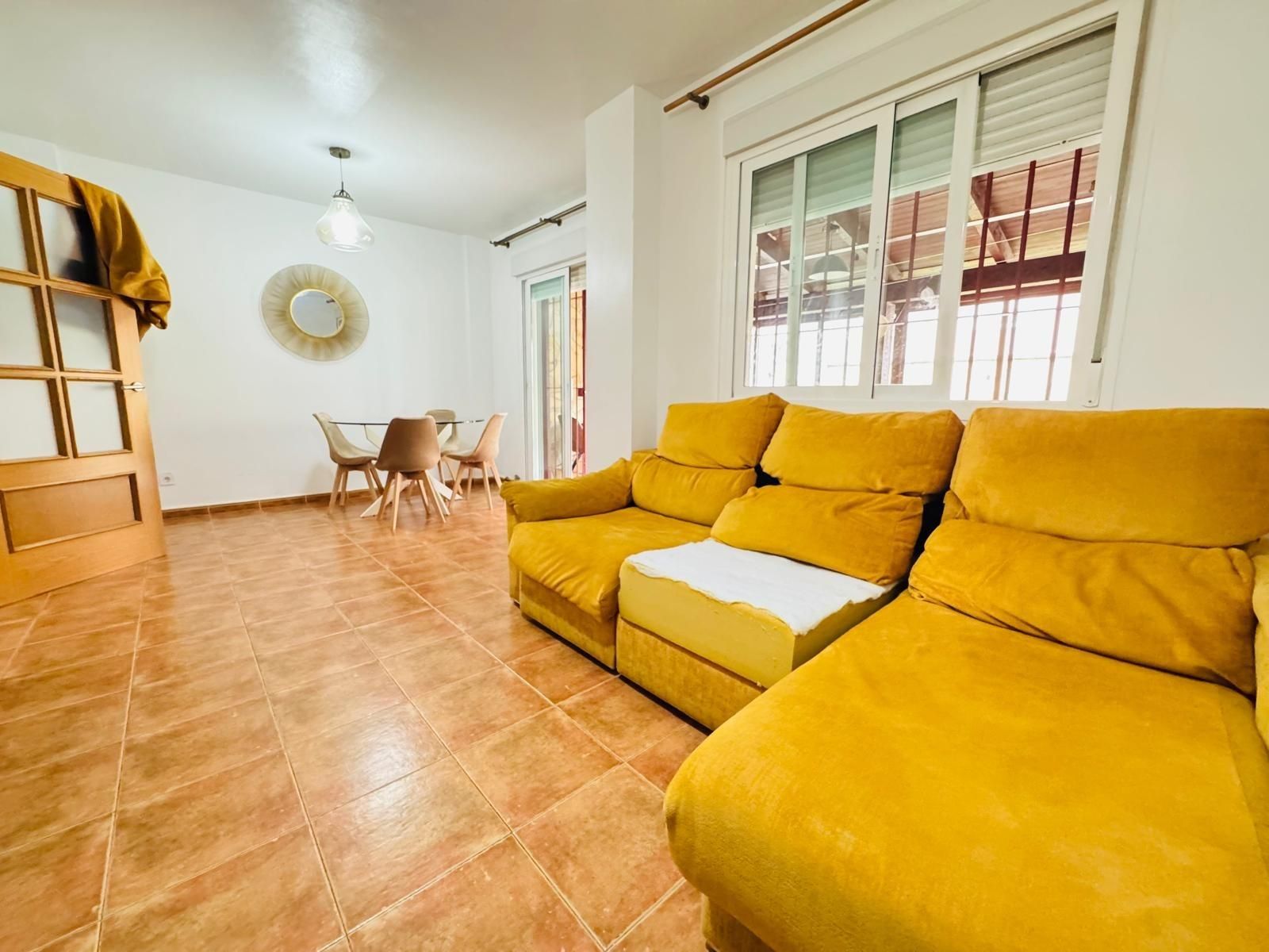 Sala de estar de Casa adosada en venta en Algeciras con Jardín privado