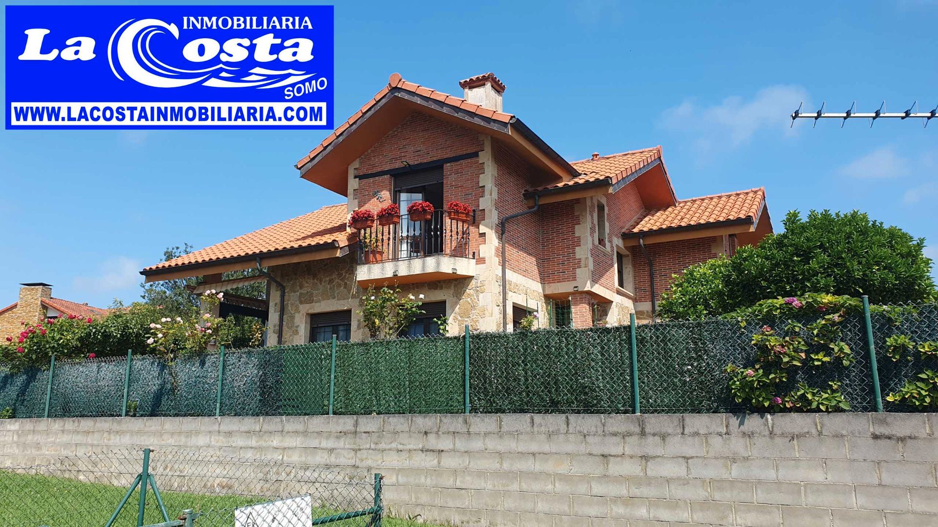Vista exterior de Casa o xalet en venda en Bareyo amb Calefacció, Jardí privat i Terrassa