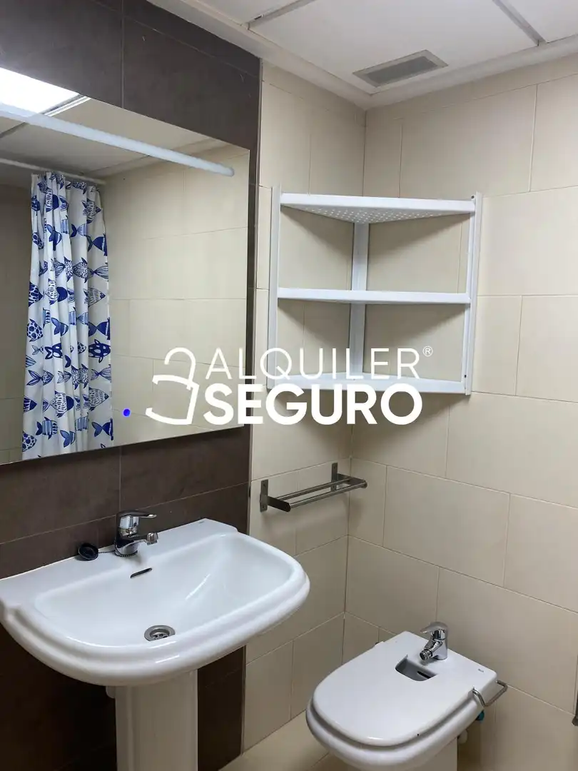 Bany de Pis de lloguer en Murcia amb Calefacció i Moblat