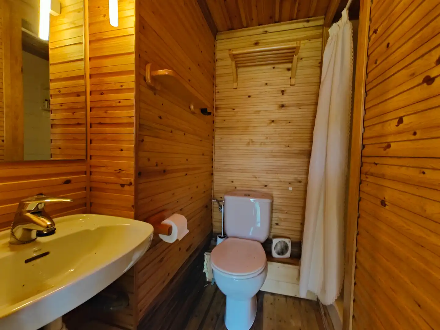 Bany de Casa o xalet en venda en Camprodon amb Jardí privat, Parquet i Terrassa