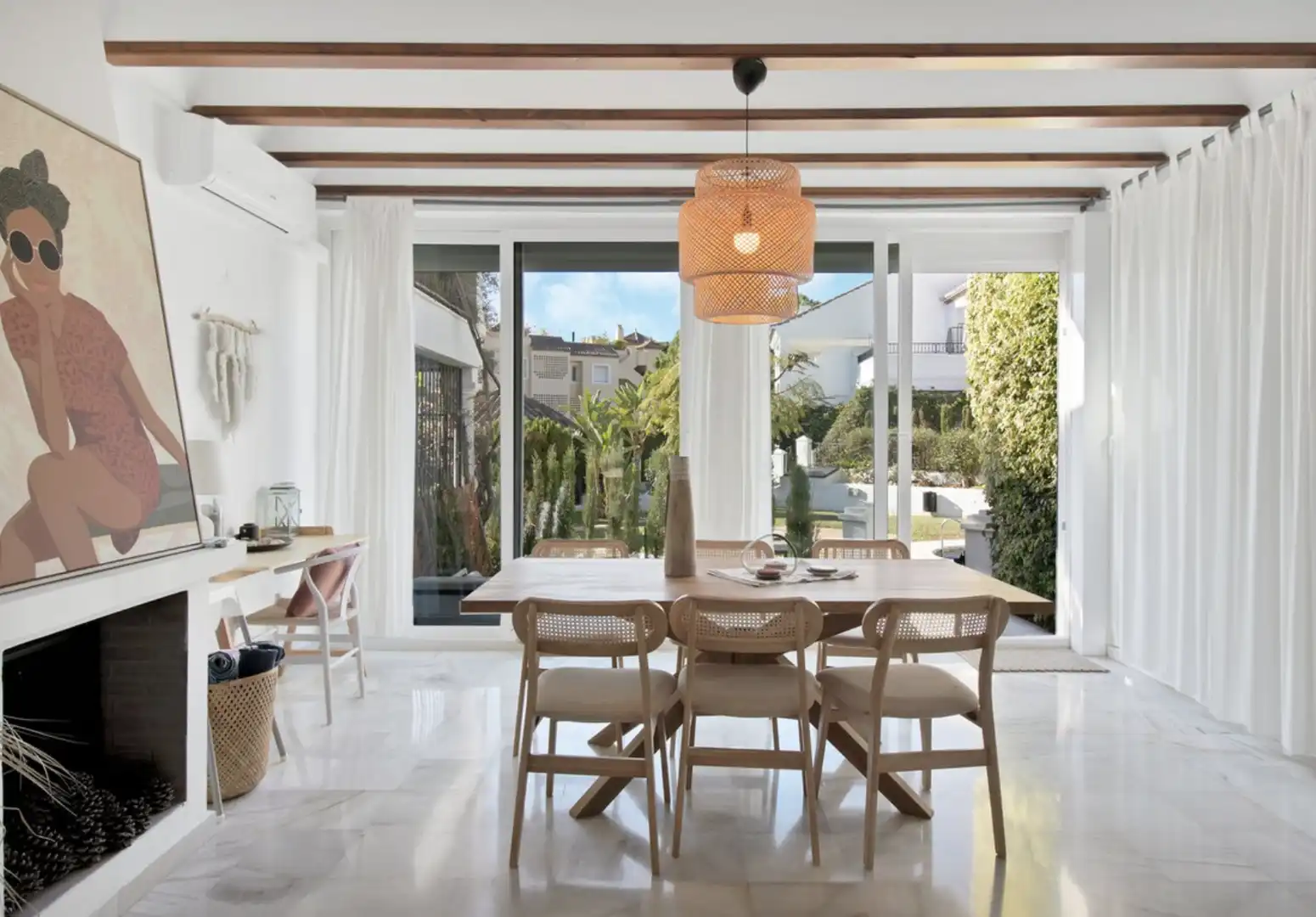 Comedor de Casa adosada en venta en Marbella con Aire acondicionado, Jardín privado y Terraza