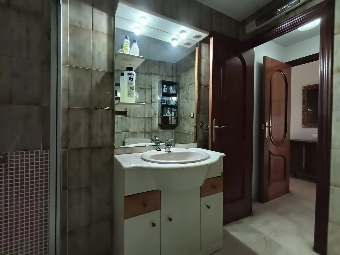 Bathroom of Flat for sale in Córdoba  with Air Conditioner, Terrace and Storage room