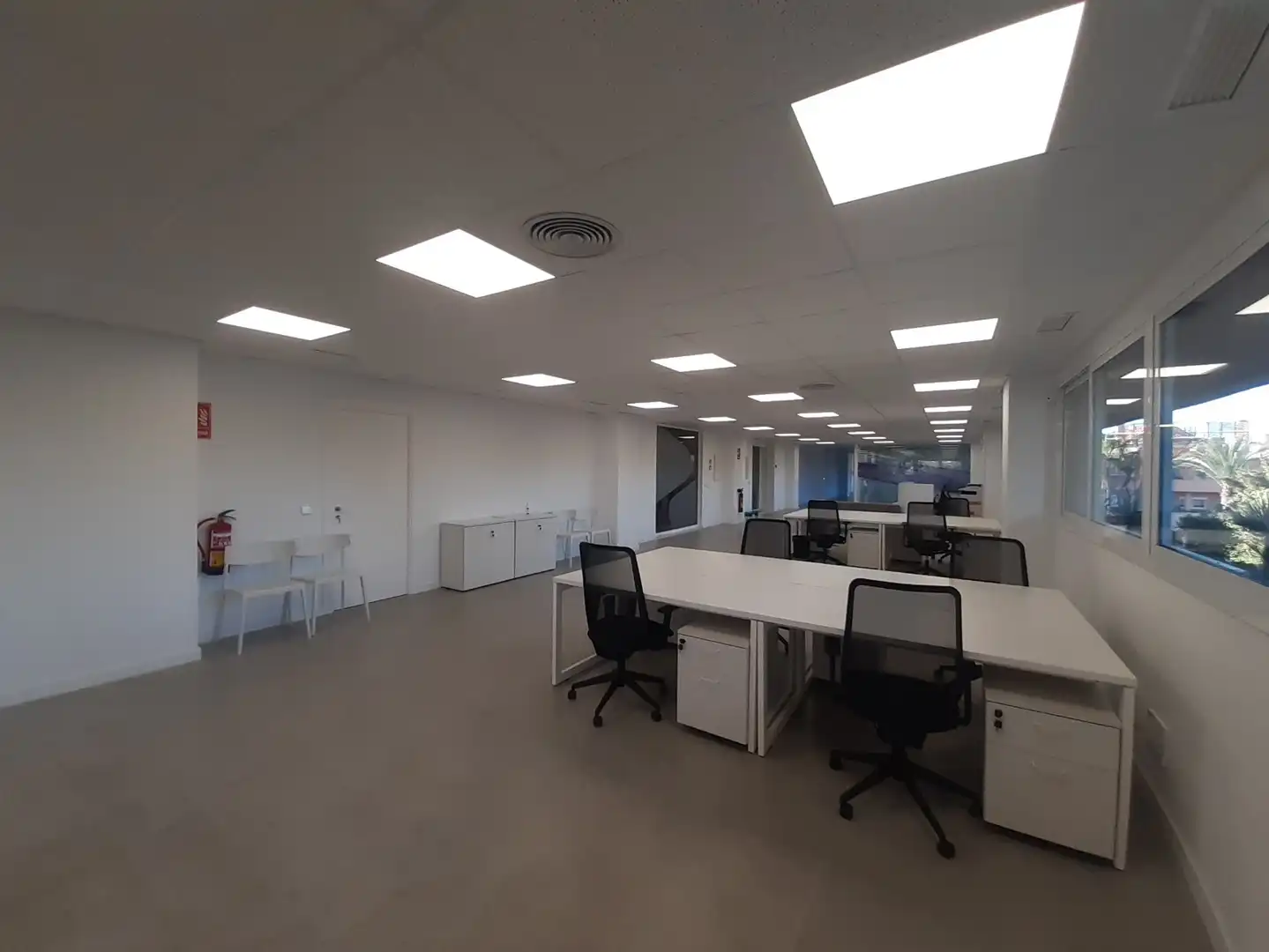 Office for rent in Marbella  with Air Conditioner and Furnished