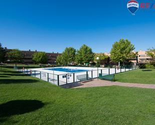 Swimming pool of Planta baja for sale in Villanueva de la Cañada  with Air Conditioner and Terrace