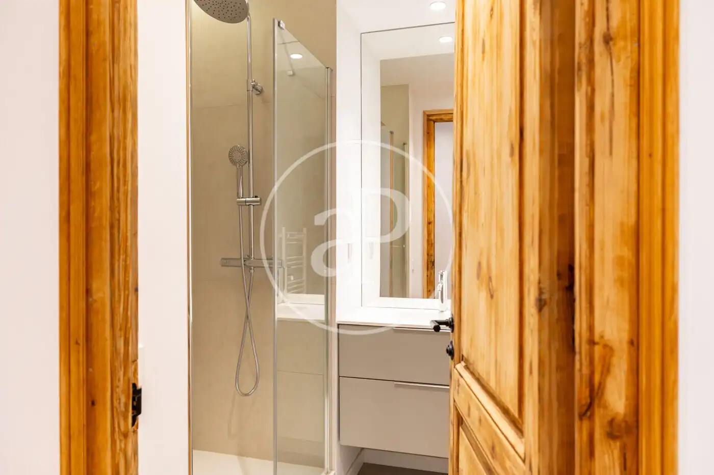 Badezimmer von Wohnung zum Verkauf in Barcelona mit Klimaanlage, Heizung und Terrasse