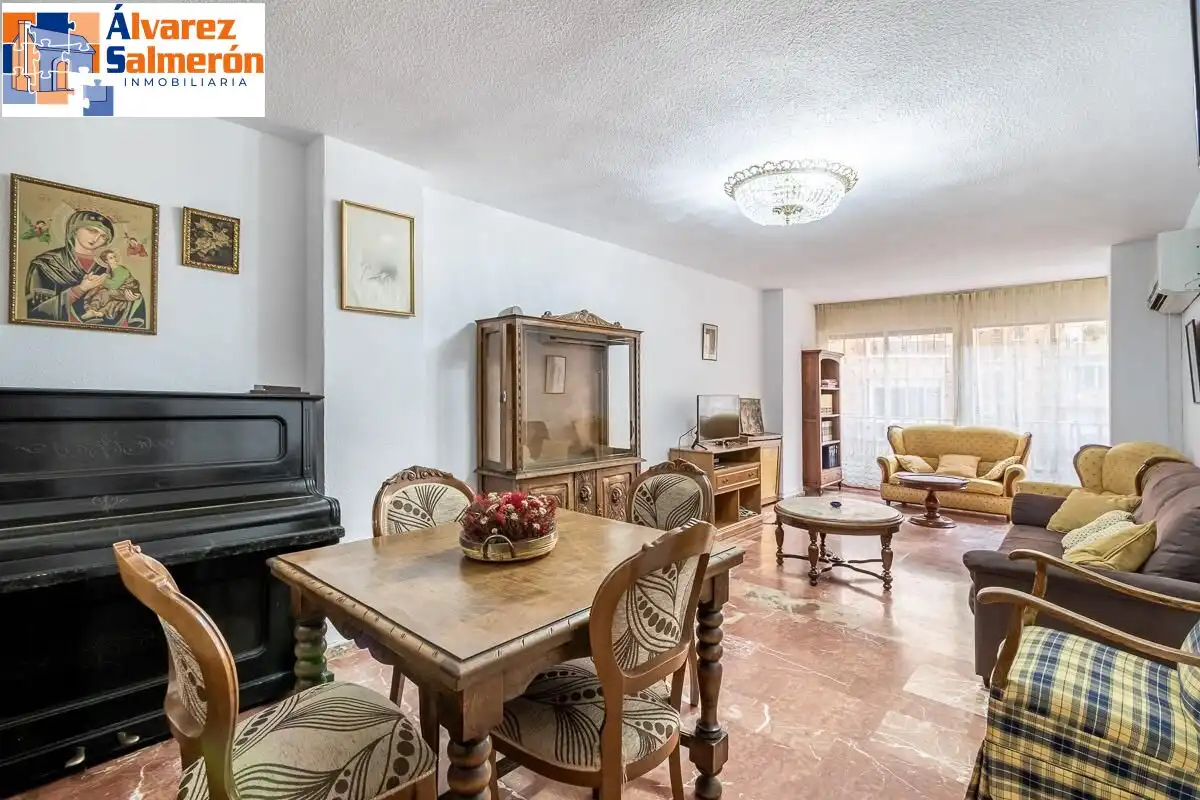 Sala d'estar de Pis en venda en Ronda
