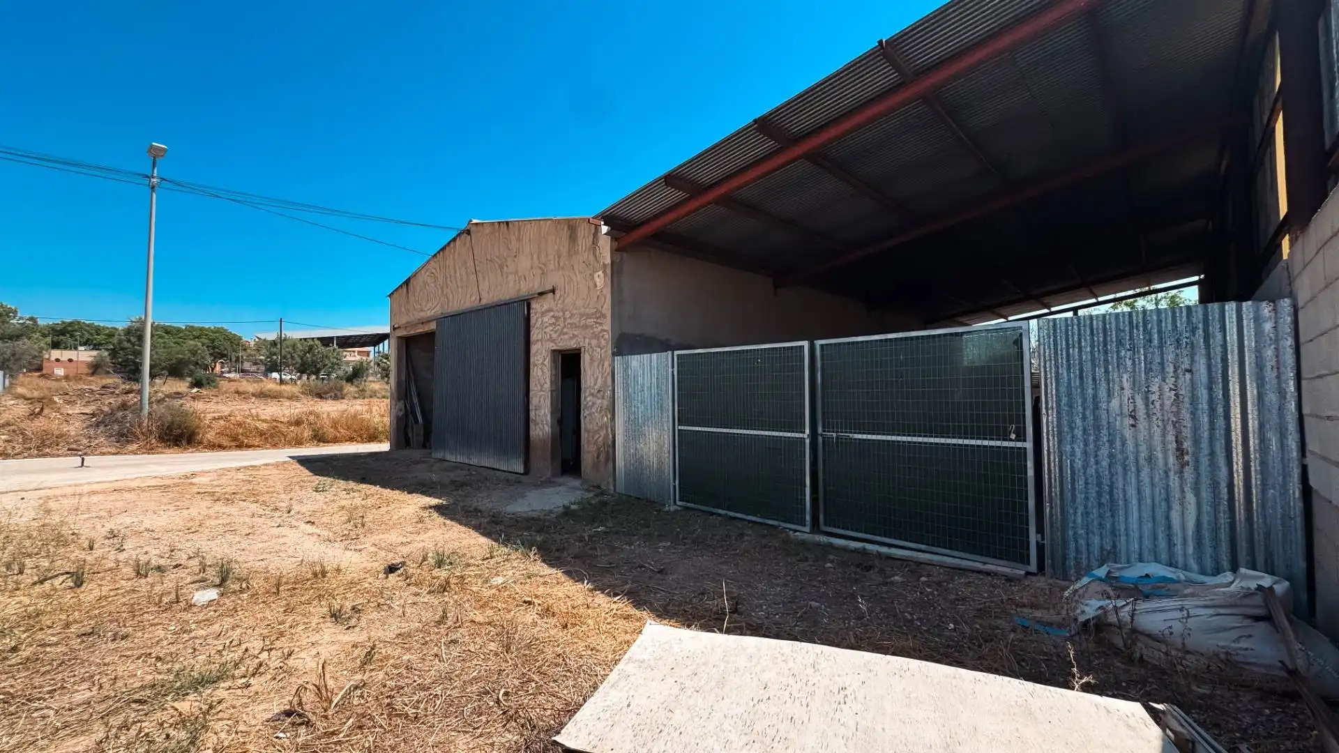 Vista exterior de Nave industrial en venta en Murcia