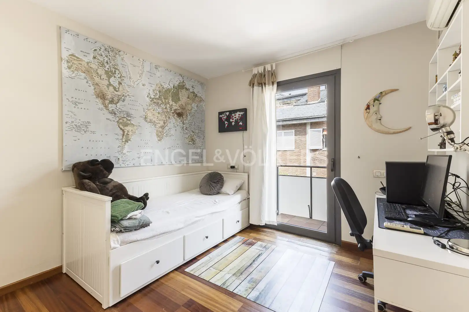 Bedroom of Houses for rent in Barcelona  with Air Conditioner, Heating and Private garden