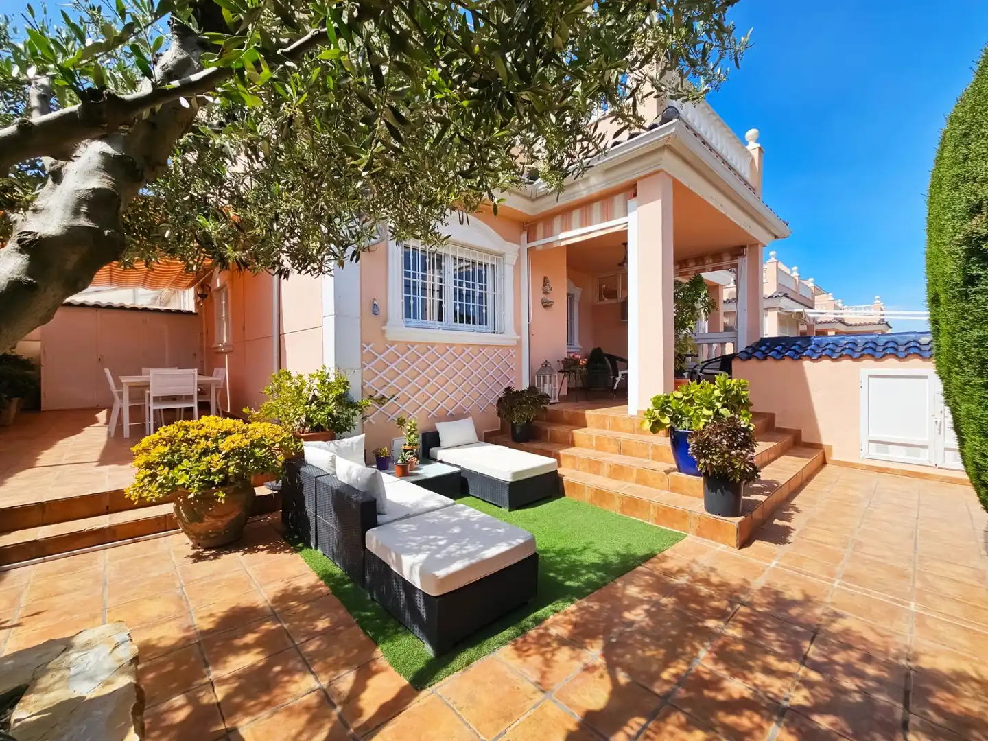 Exterior view of Houses for sale in Santa Pola  with Air Conditioner, Private garden and Terrace