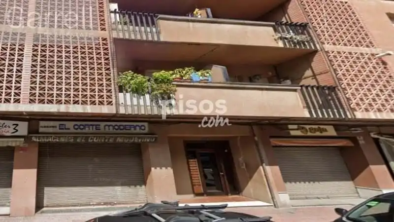 Vista exterior de Pis en venda en Manlleu amb Terrassa i Balcó