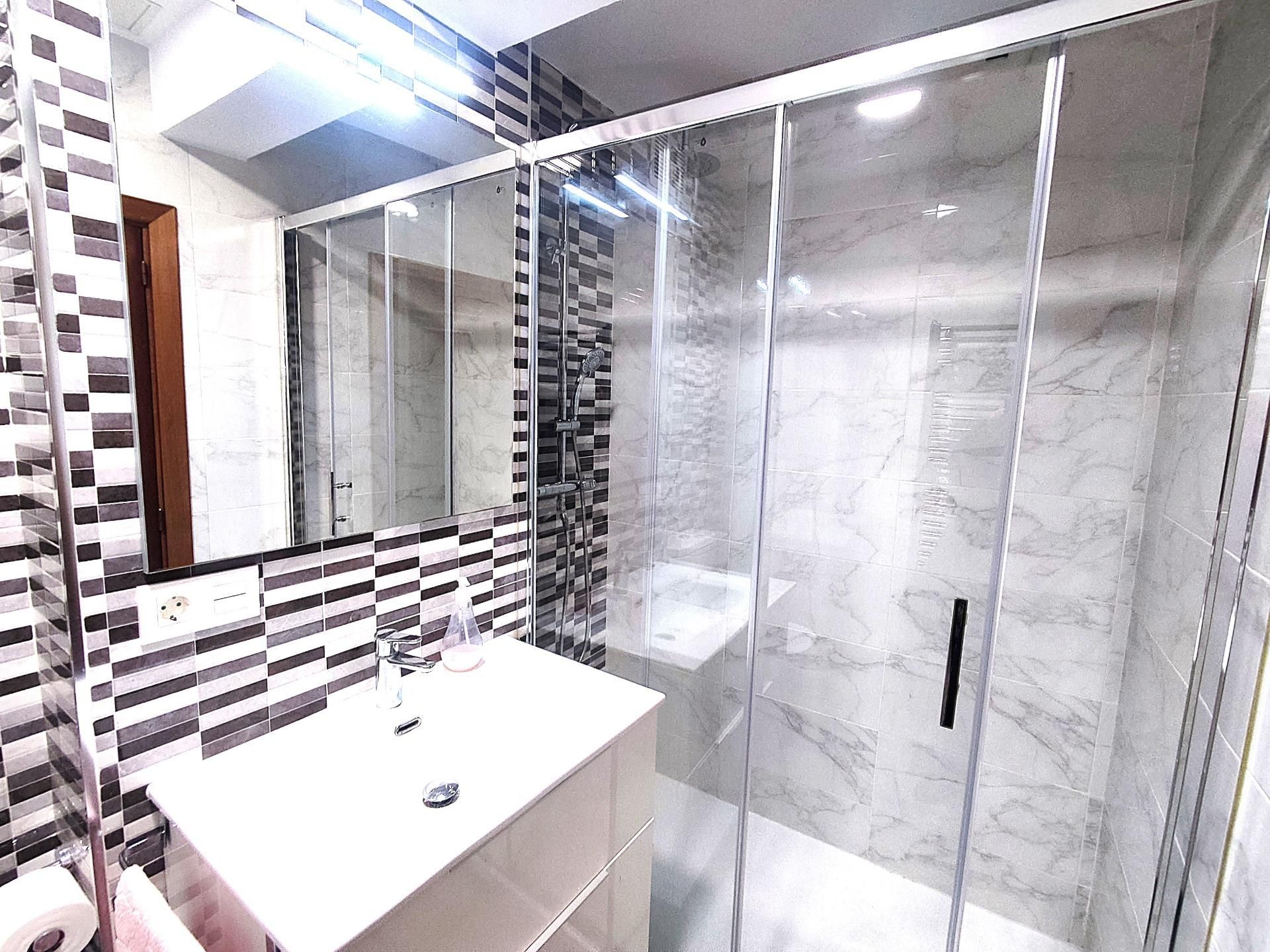 Bathroom of Flat for sale in Burgos Capital  with Heating and Terrace