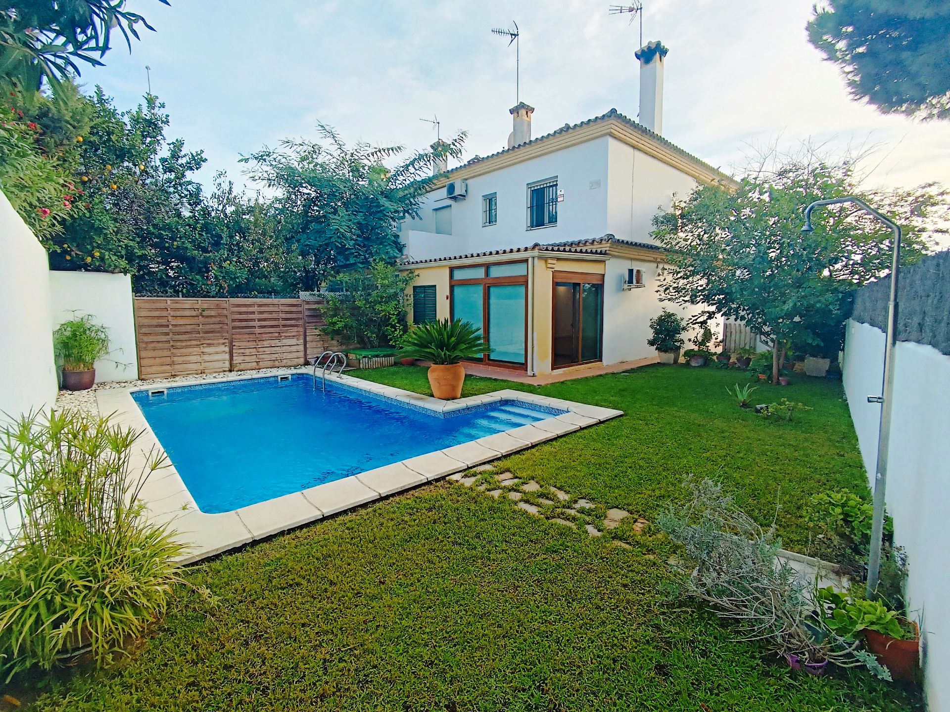 Jardí de Casa adosada en venda en El Puerto de Santa María amb Aire condicionat, Jardí privat i Terrassa
