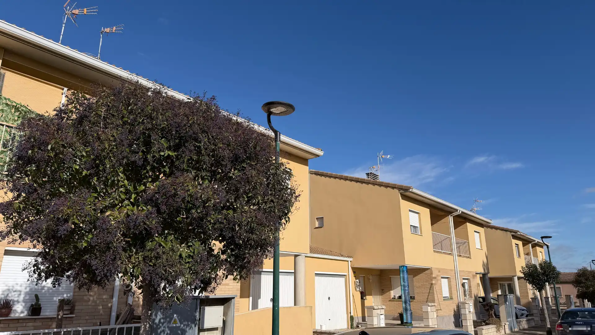 Vista exterior de Casa o xalet en venda en Ejea de los Caballeros amb Calefacció, Jardí privat i Terrassa