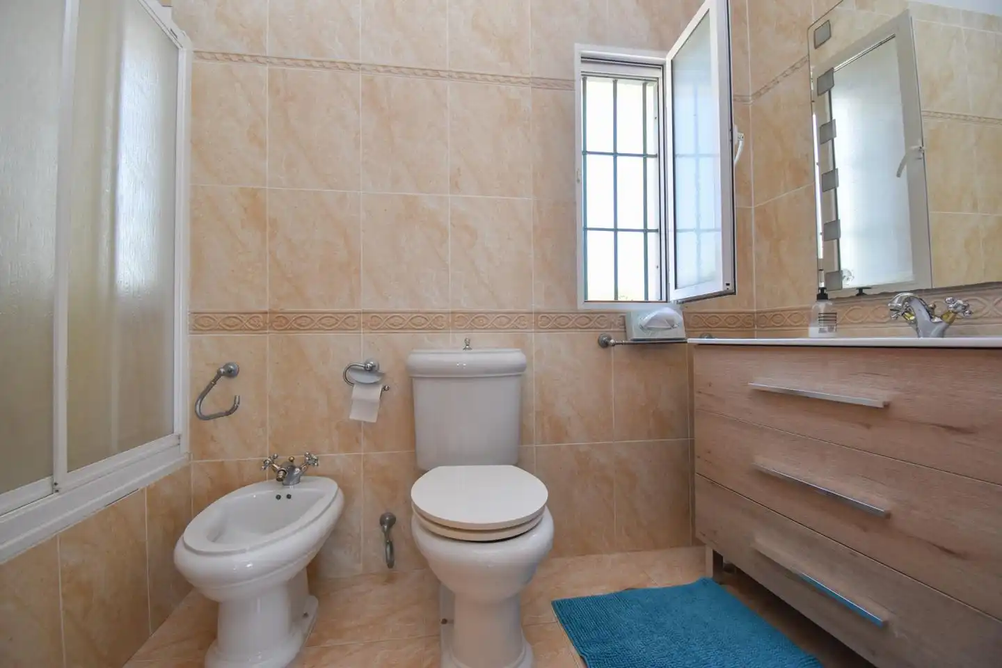 Bany de Casa o xalet en venda en Elche / Elx amb Aire condicionat, Calefacció i Jardí privat