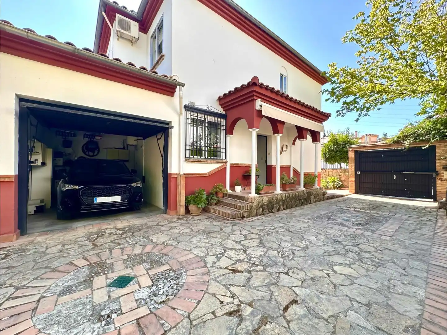 Chalet con piscina en venta en Calle MAGNOLIOS UR.MONTELUZ, imagen 4
