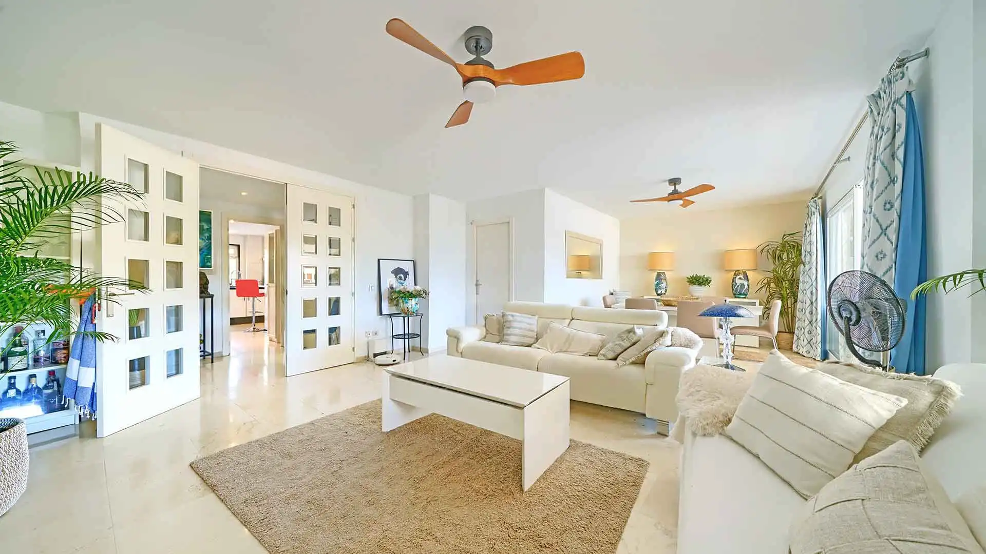 Sala d'estar de Àtic en venda en Marbella amb Aire condicionat, Terrassa i Traster
