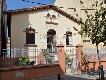 Casa amb balcó en venda a Centre