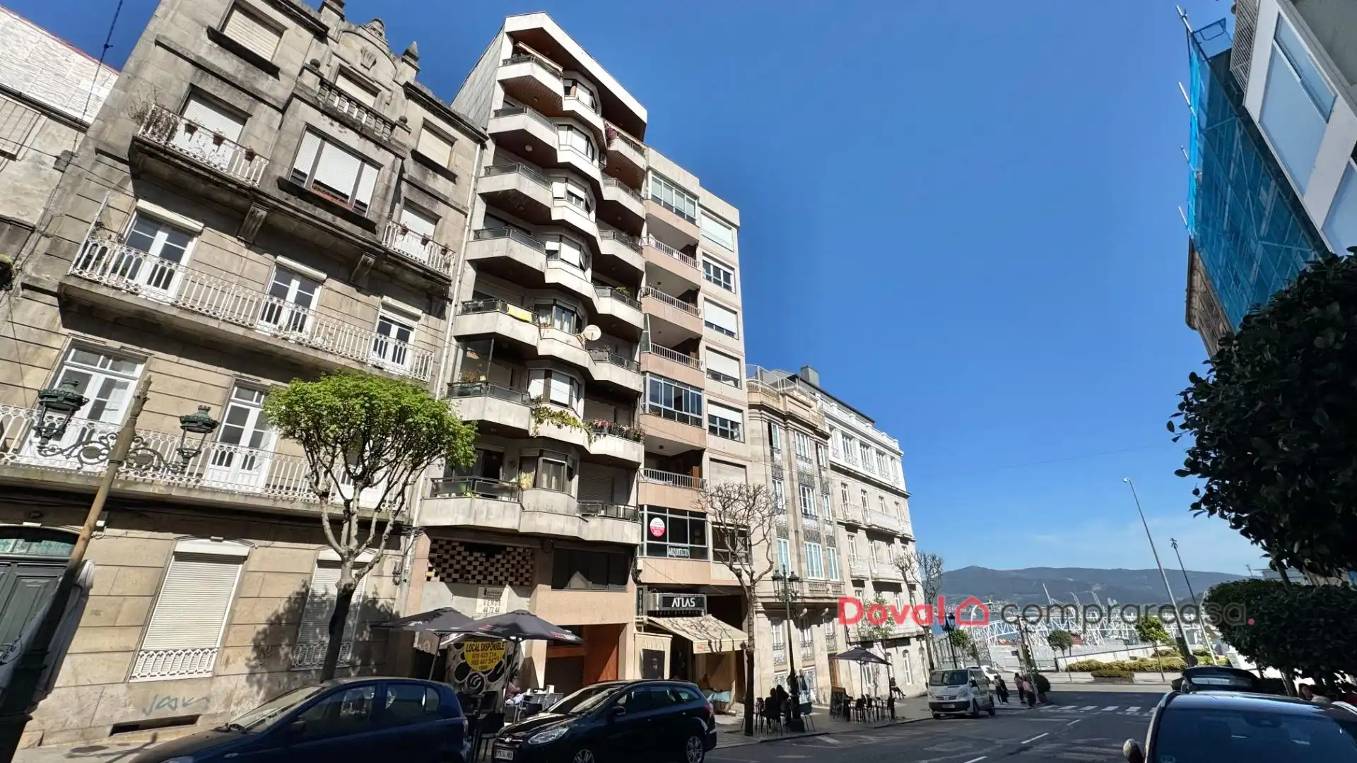 Vista exterior de Piso en venta en Vigo  con Calefacción, Parquet y Terraza