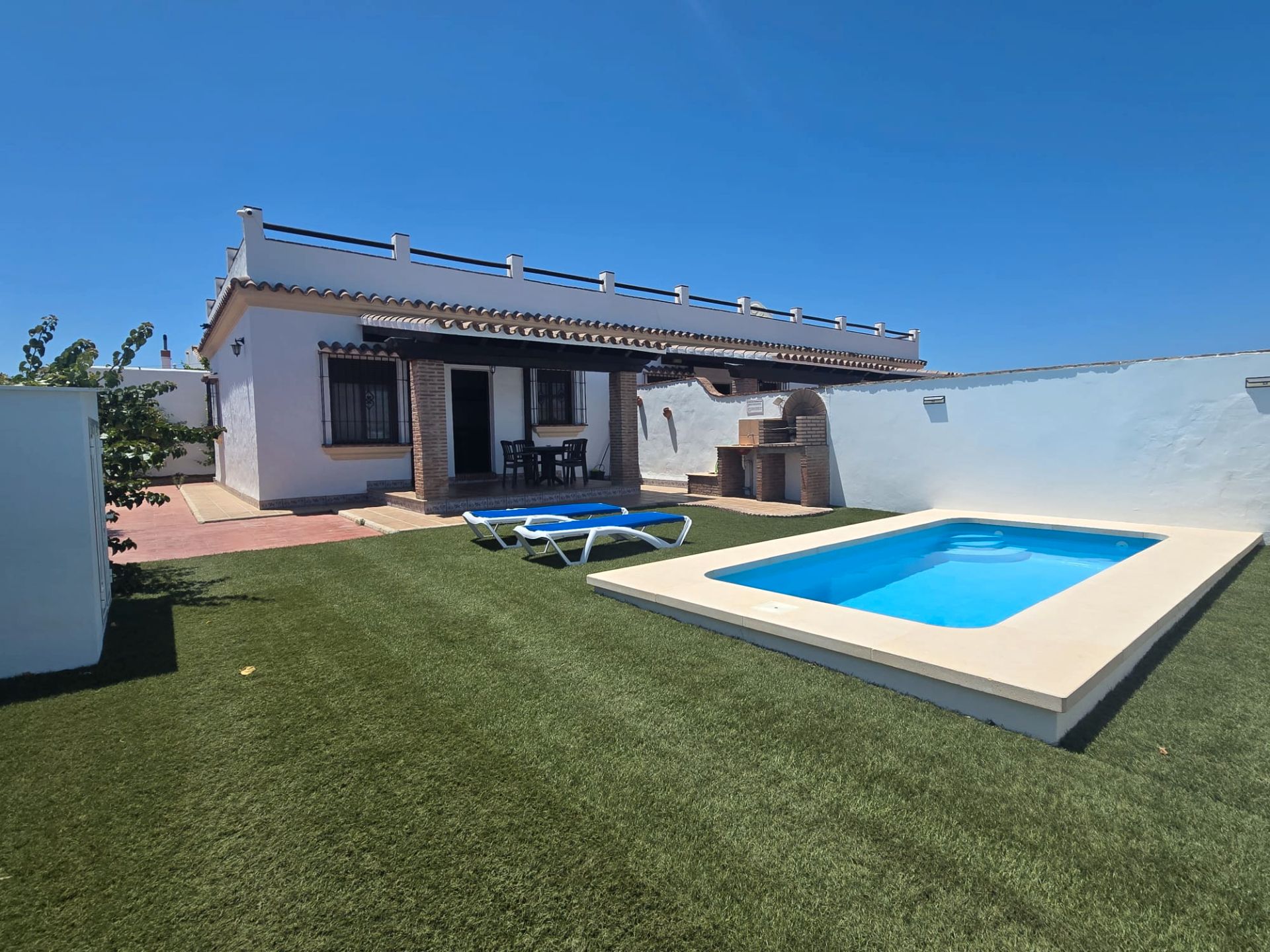 Jardí de Casa adosada de lloguer en Conil de la Frontera amb Aire condicionat, Calefacció i Piscina
