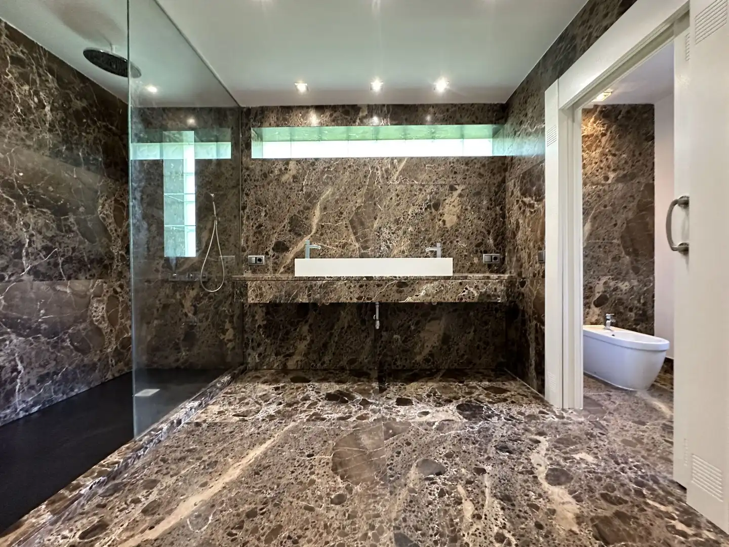 Baño de Casa o chalet en venta en Boadilla del Monte con Aire acondicionado, Jardín privado y Trastero