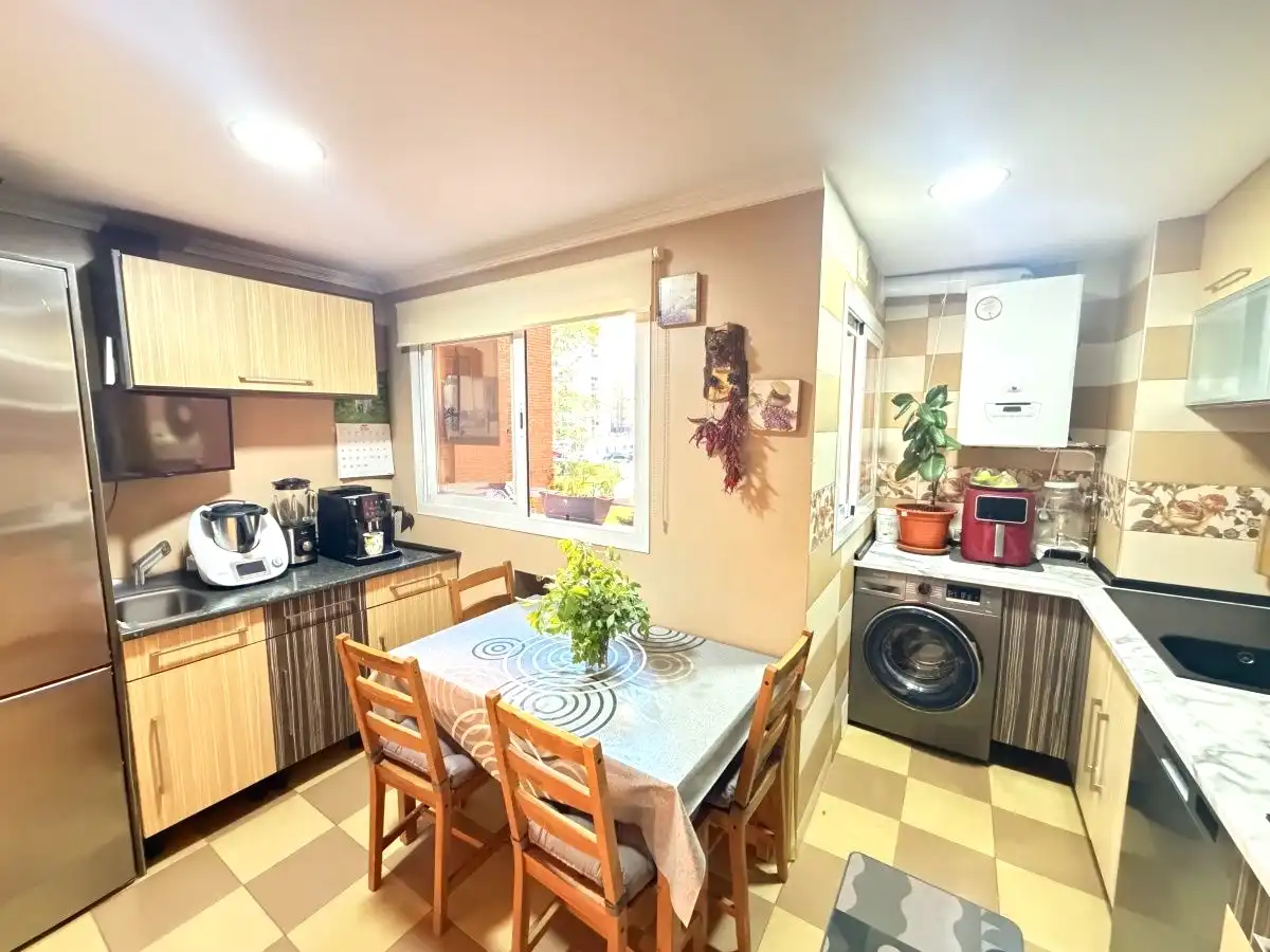 Kitchen of Flat for sale in Alcalá de Henares  with Air Conditioner and Heating