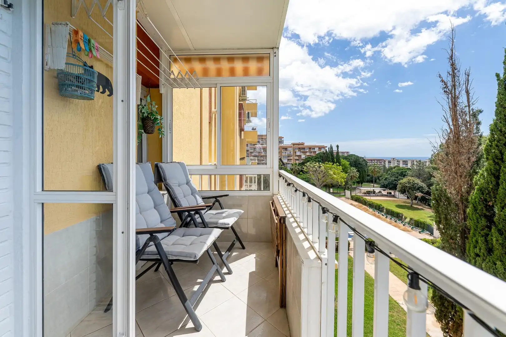 Terrasse von Wohnungen zur Miete in Benalmádena mit Klimaanlage, Heizung und Privatgarten