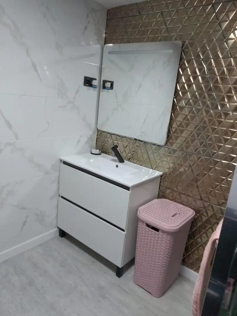 Bathroom of Flat for sale in Sevilla  with Air Conditioner and Terrace