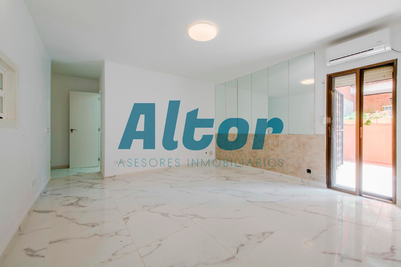 Bedroom of Flat for sale in  Madrid Capital  with Air Conditioner, Heating and Terrace