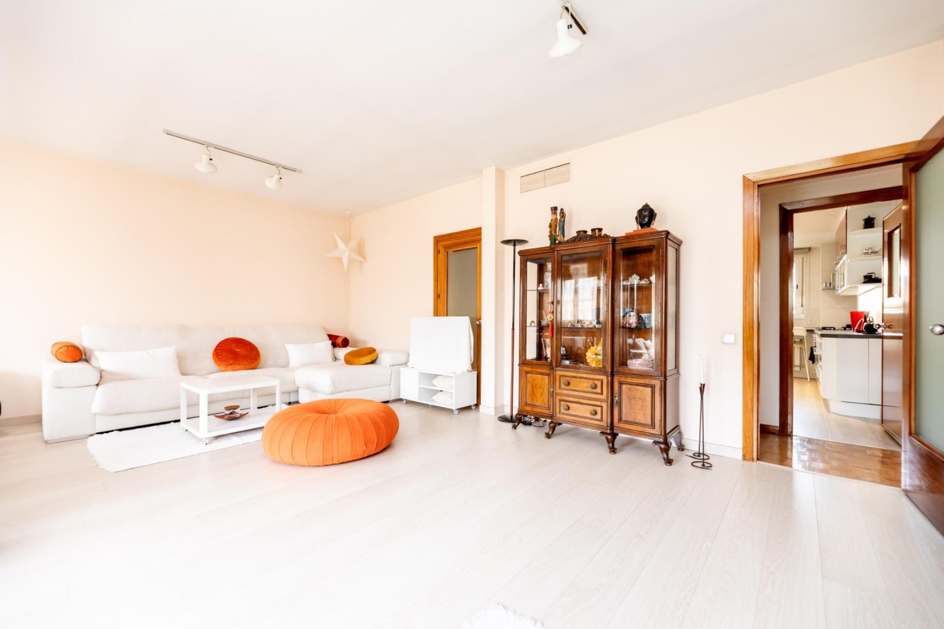 Living room of Flat for sale in  Madrid Capital  with Air Conditioner, Heating and Private garden