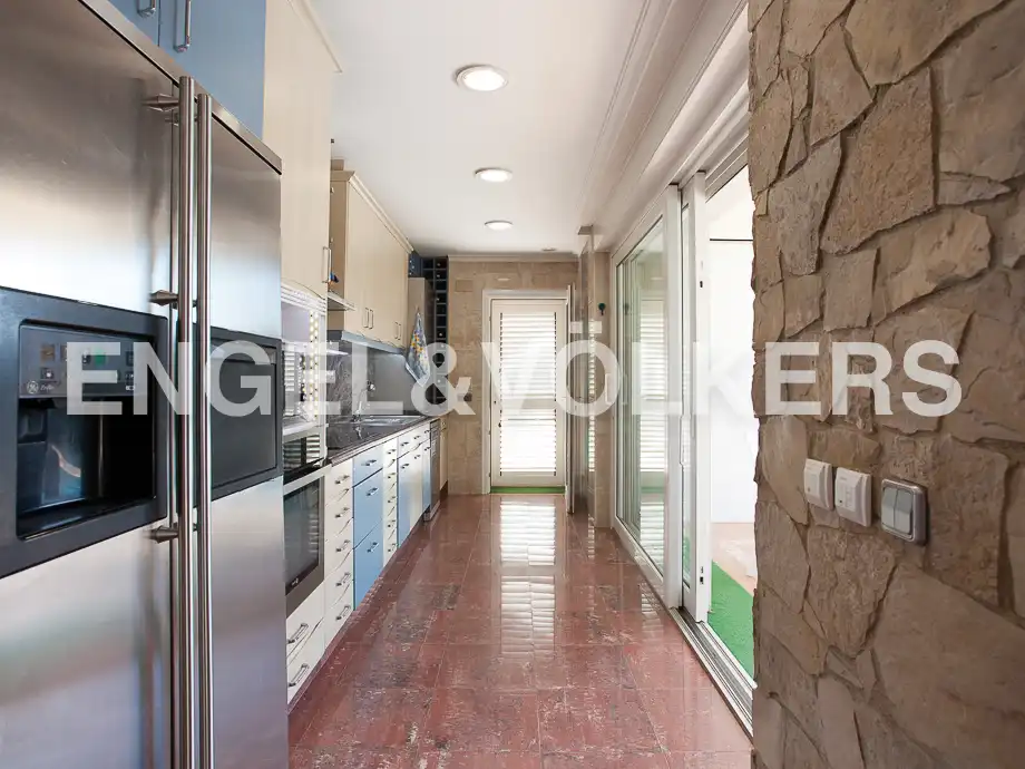 Cocina de Casa o chalet en venta en Serra con Calefacción, Jardín privado y Trastero