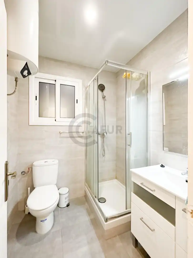 Bathroom of Flat for sale in Barcelona  with Parquet flooring and Furnished