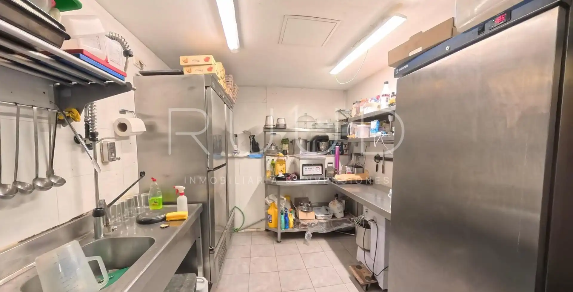 Cocina de Local de alquiler en Castelldefels con Aire acondicionado