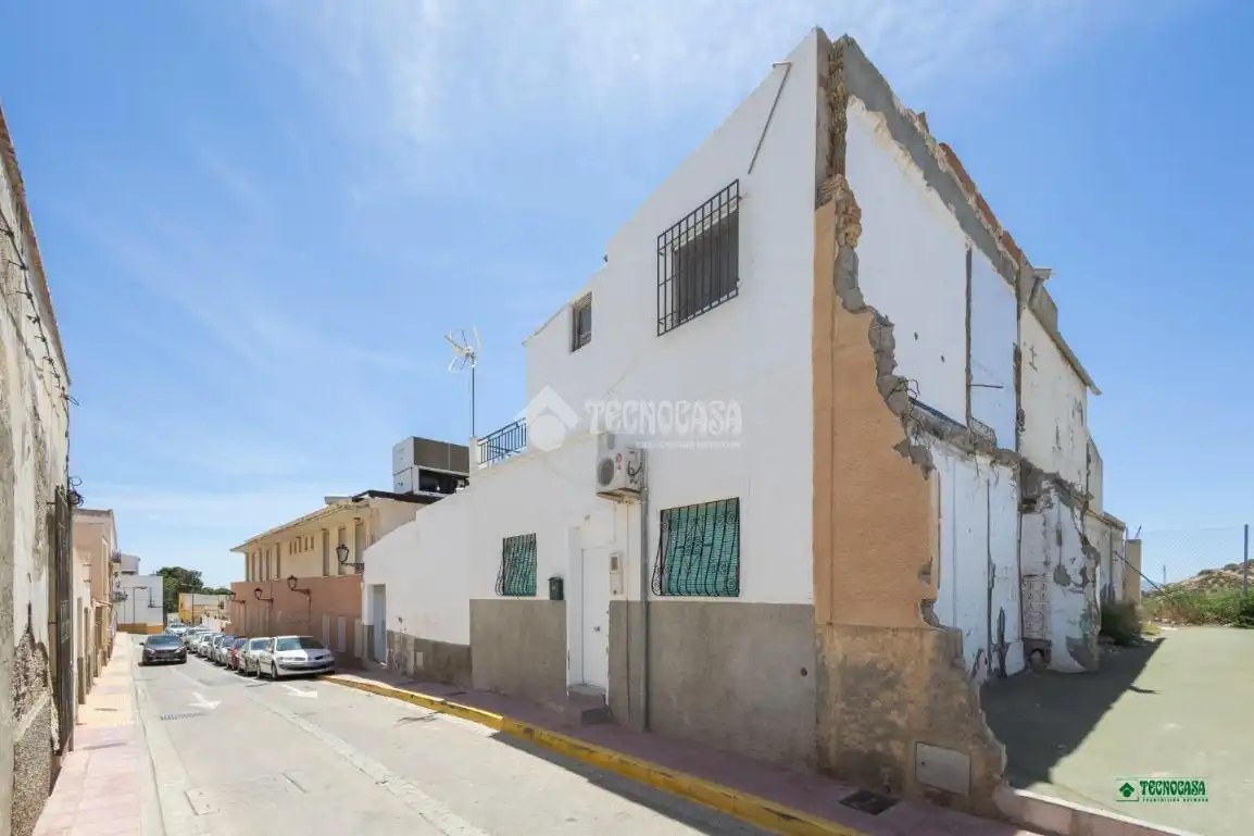 Vista exterior de Casa adosada en venda en Vera amb Terrassa