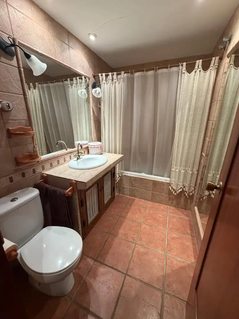 Baño de Piso en venta en Paterna con Aire acondicionado, Calefacción y Jardín privado