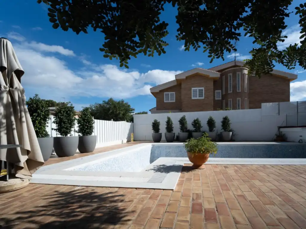 Piscina de Casa o chalet en venta en Torrent con Aire acondicionado, Calefacción y Jardín privado