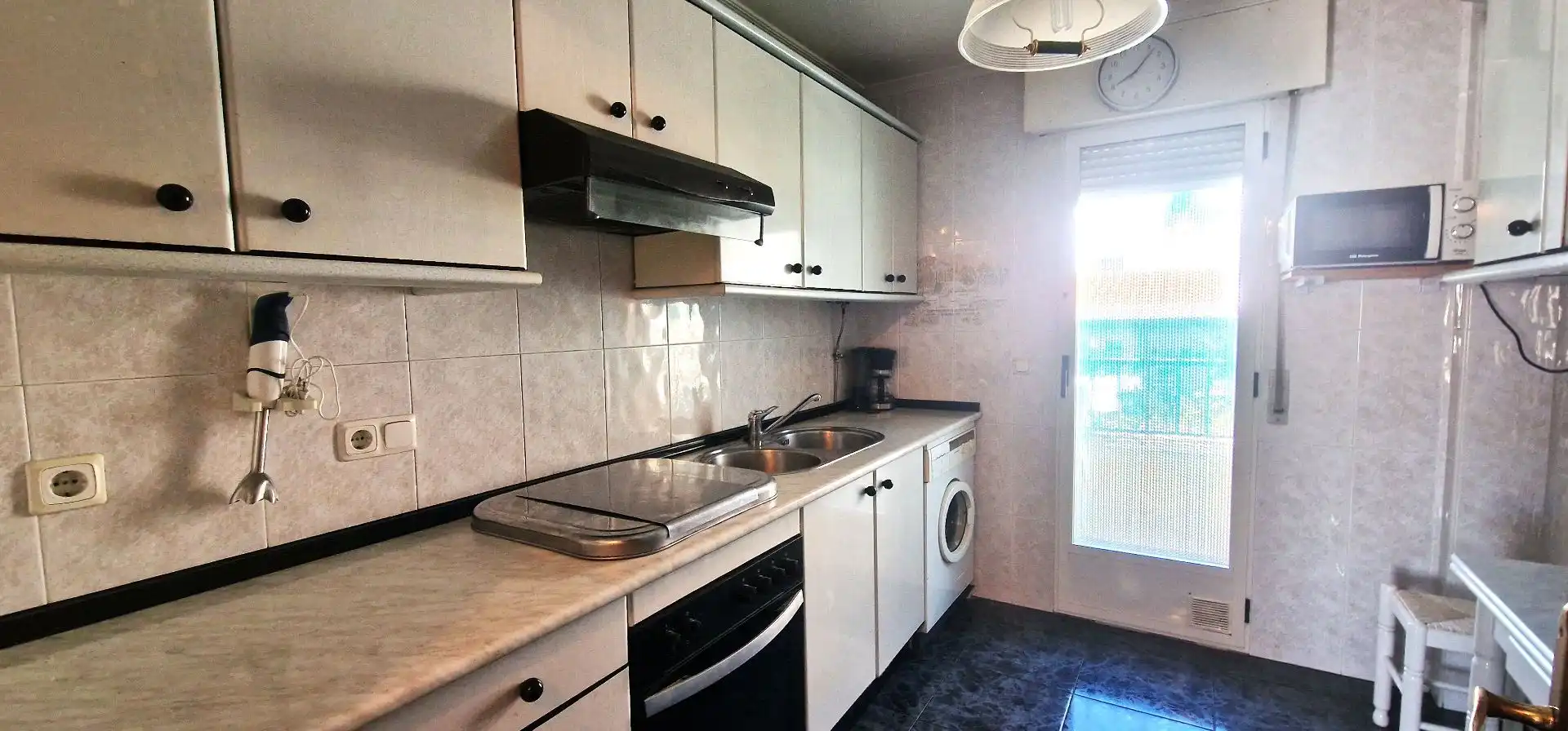 Küche von Wohnung zum Verkauf in Aldeanueva de la Vera mit Klimaanlage, Terrasse und Möbliert