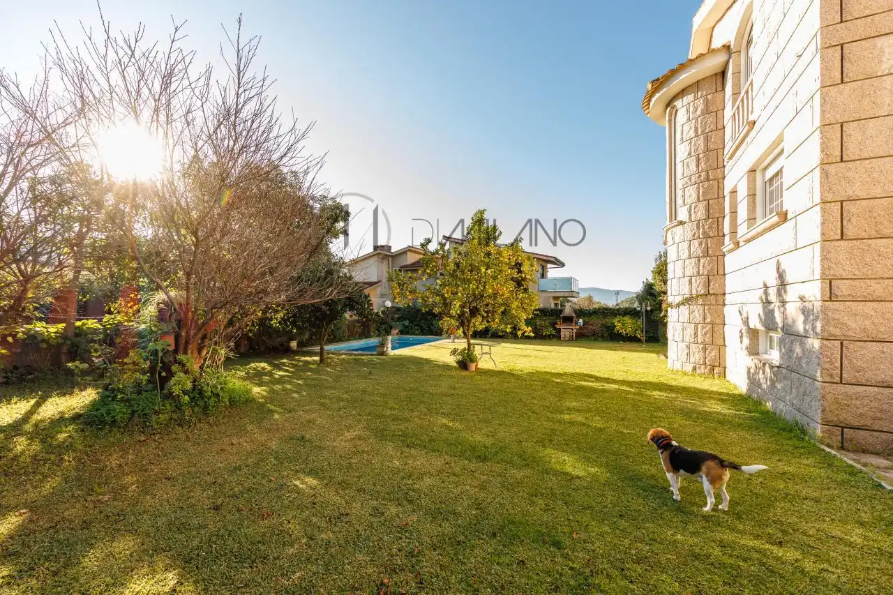 Jardí de Casa o xalet en venda en Nigrán amb Calefacció, Jardí privat i Terrassa