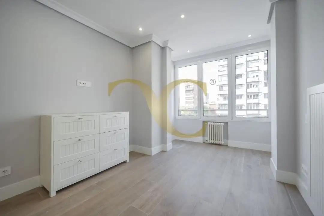 Schlafzimmer von Wohnung zur Miete in Madrid mit Klimaanlage, Heizung und Privatgarten