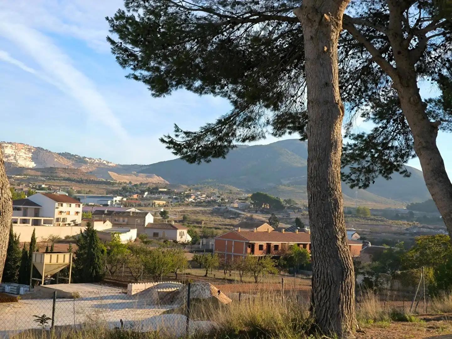 Vista exterior de Finca rústica en venda en Algueña amb Calefacció i Terrassa