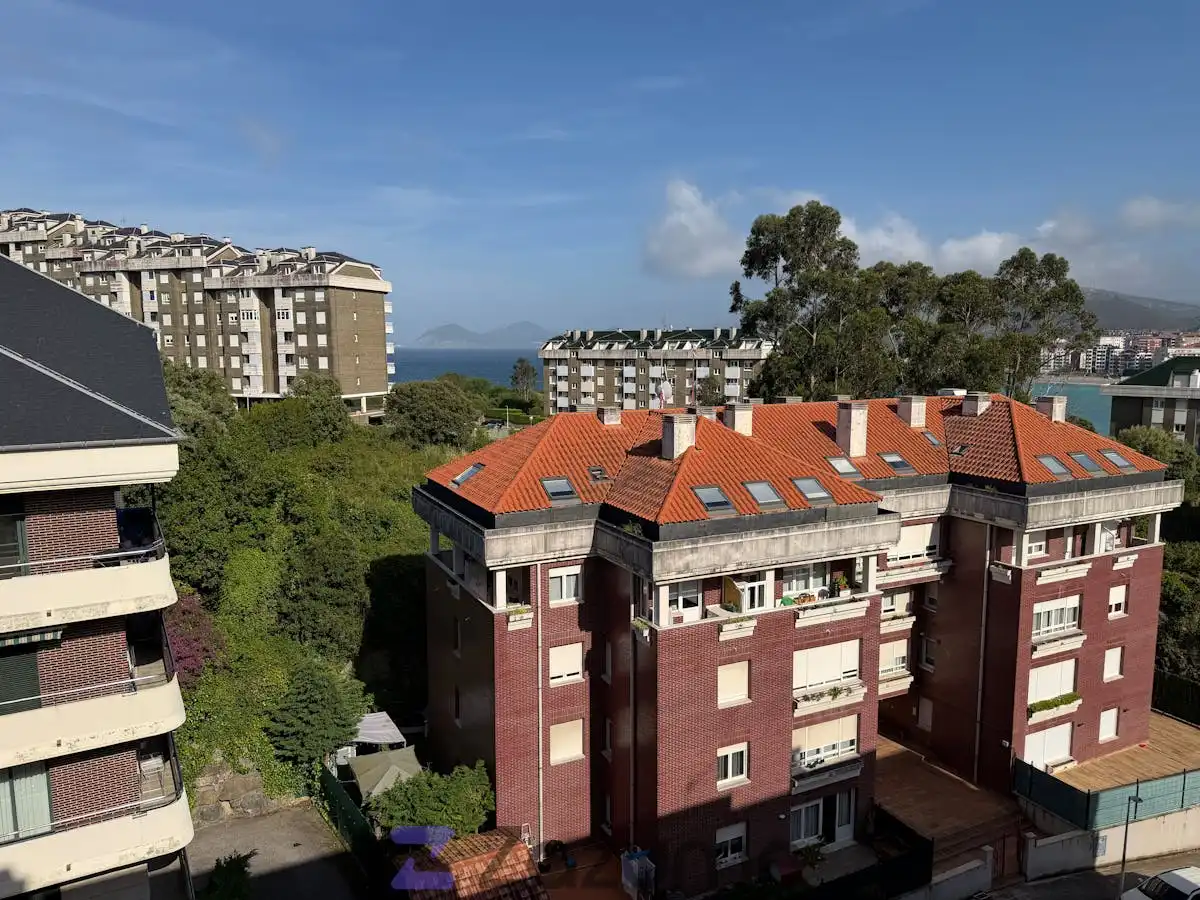 Vista exterior de Piso de alquiler en Castro-Urdiales con Calefacción, Parquet y Amueblado