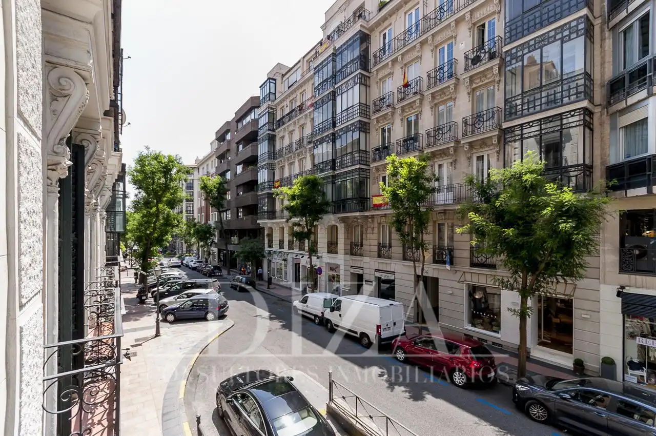 Vista exterior de Pis en venda en Madrid amb Aire condicionat, Calefacció i Traster