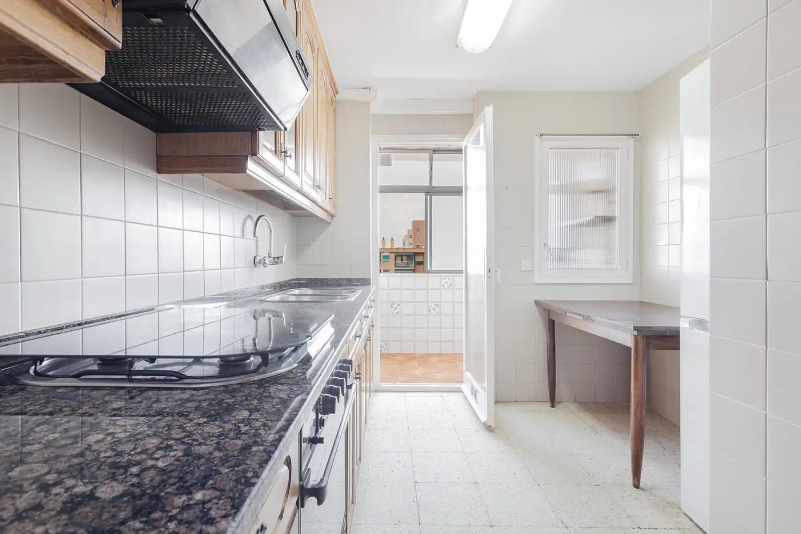Küche von Wohnung zum Verkauf in Barcelona mit Heizung, Terrasse und Balkon