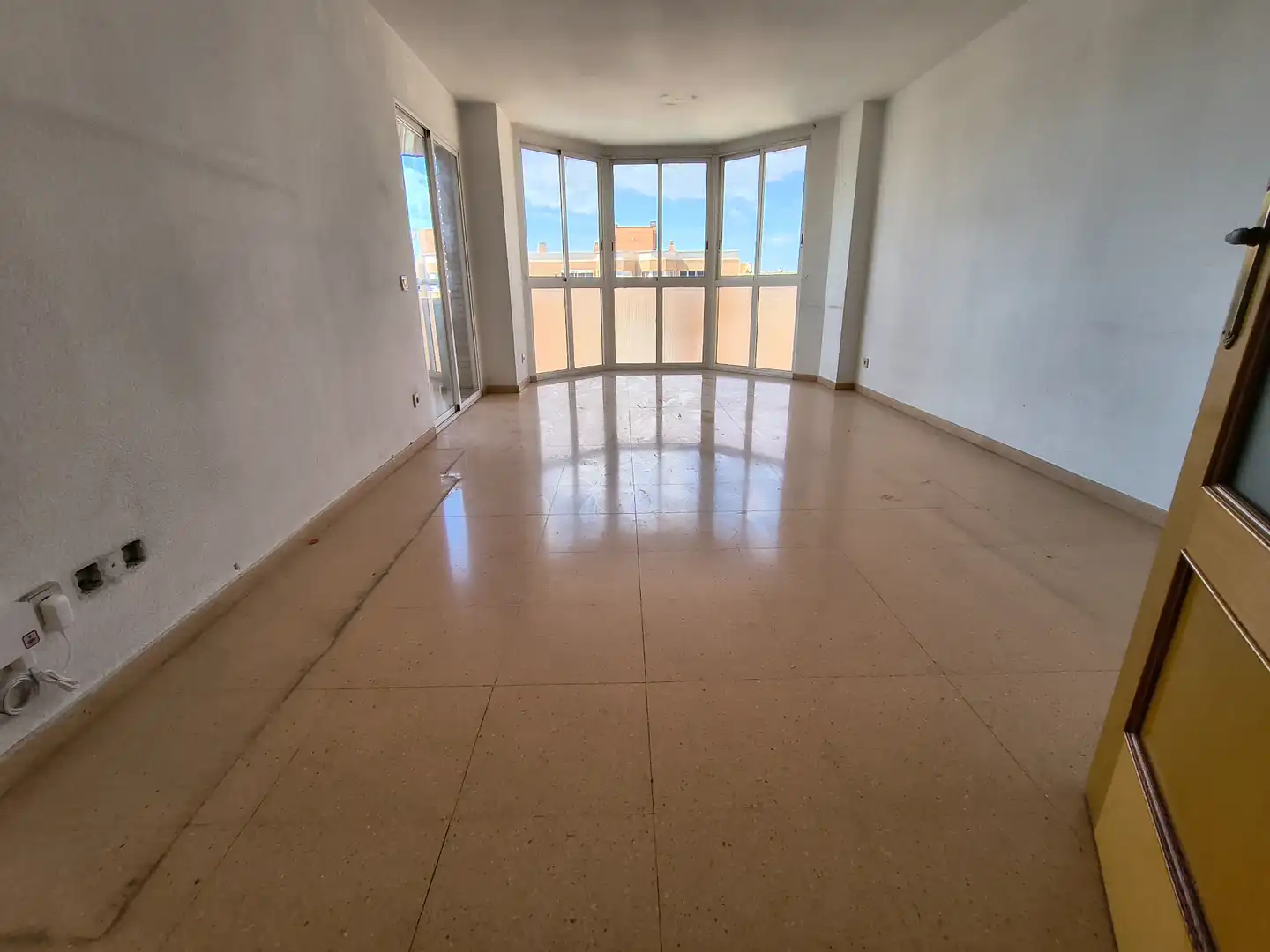 Sala d'estar de Pis en venda en Alicante / Alacant amb Terrassa, Traster i Piscina comunitària