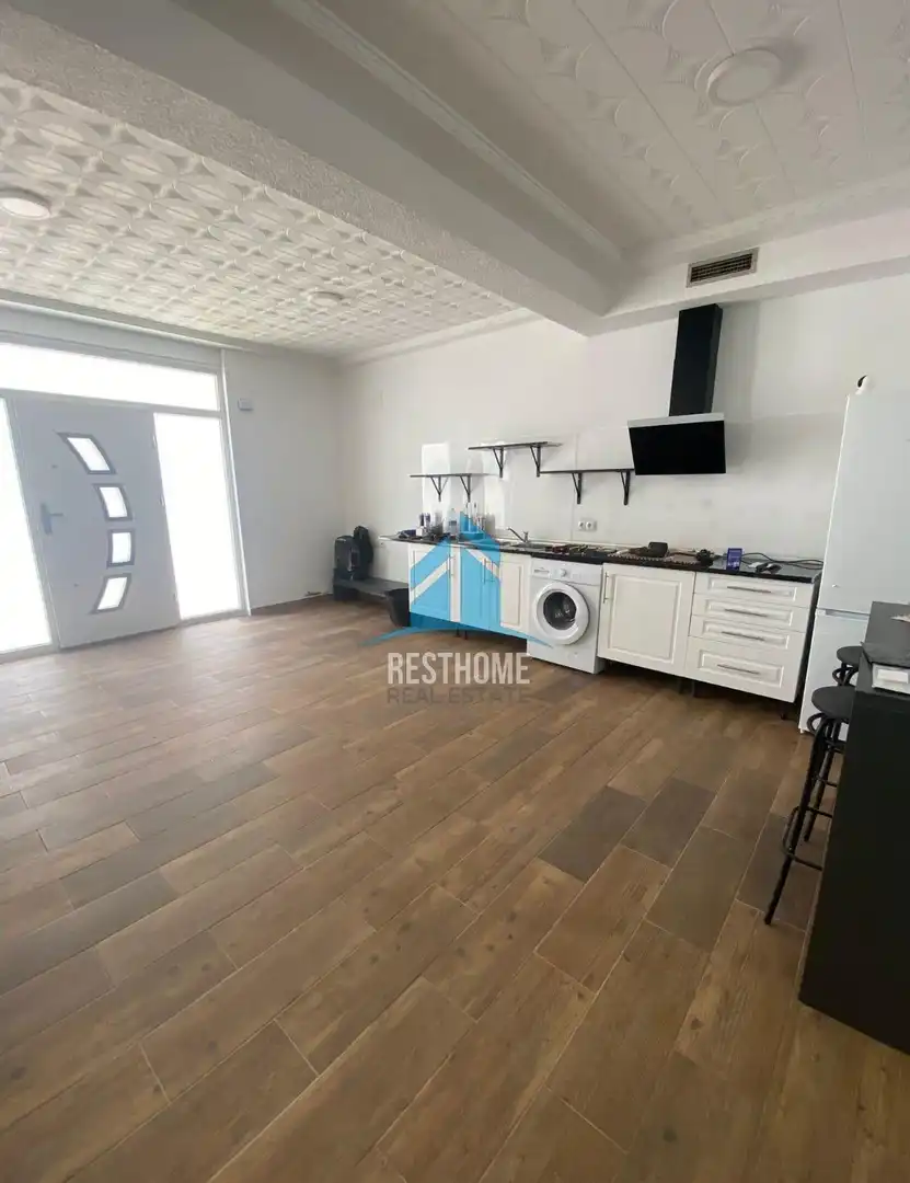 Ground floor for sale in Valencia  with Air Conditioner and Terrace