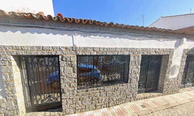 Casa adosada en Venta en  Calle Nueva 10, 12 en Fuente la Lancha
