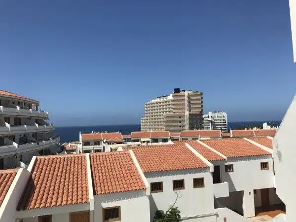 Vista exterior de Apartamento en venta en Adeje con Terraza, Amueblado y Horno