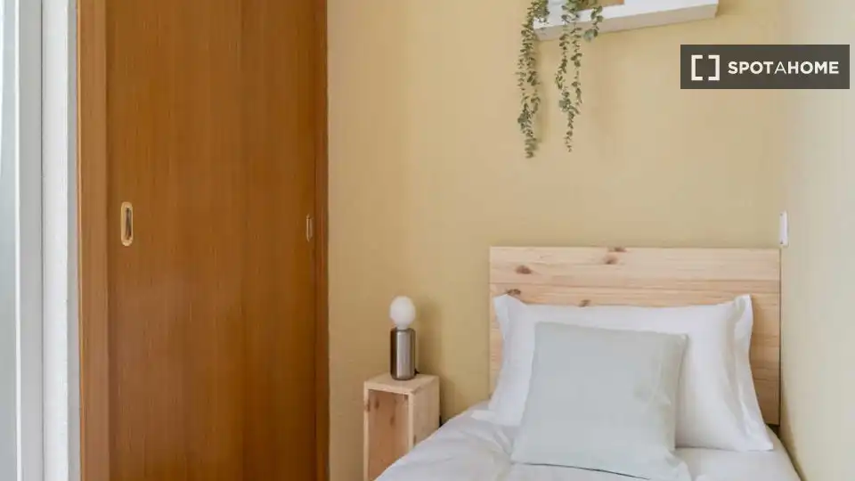 Habitación de Piso para compartir en Madrid con Aire acondicionado, Terraza y Amueblado