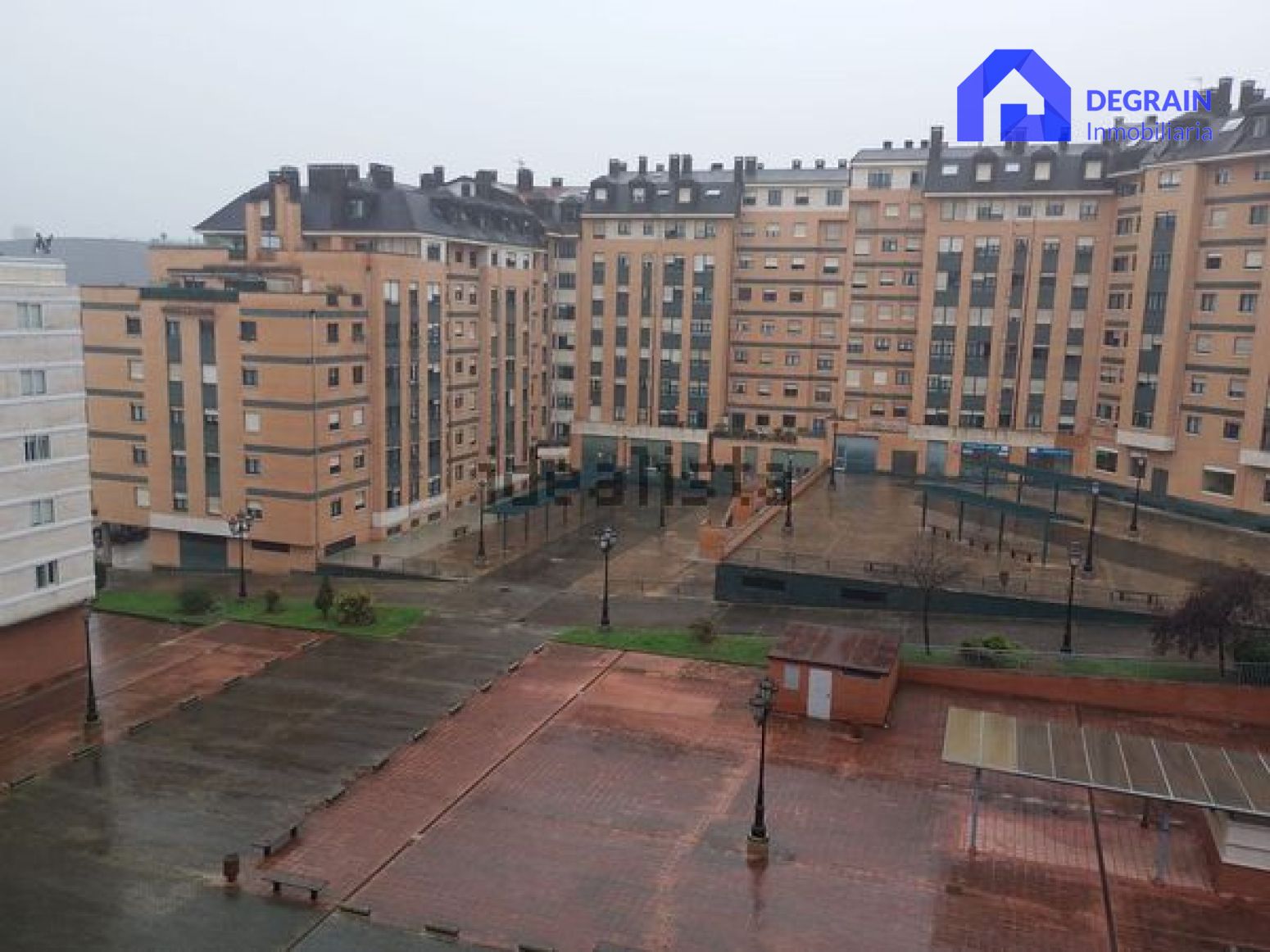 Vista exterior de Piso en venta en Oviedo  con Calefacción, Jardín privado y Parquet