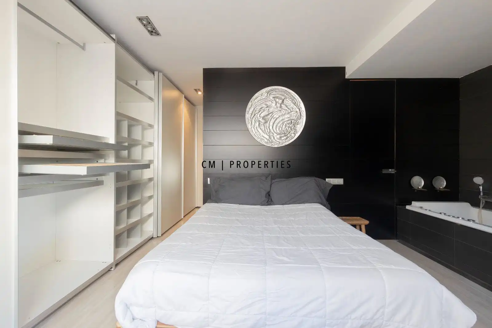 Schlafzimmer von Dachboden zur Miete in Valencia mit Klimaanlage, Heizung und Parkett